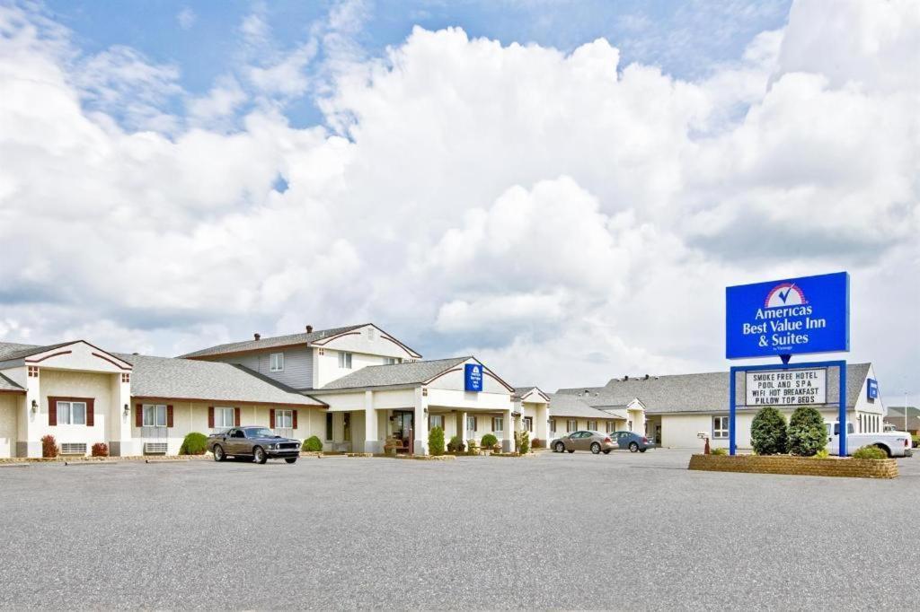 Americas Best Value Inn & Suites Тиф Ривър Фолс Екстериор снимка