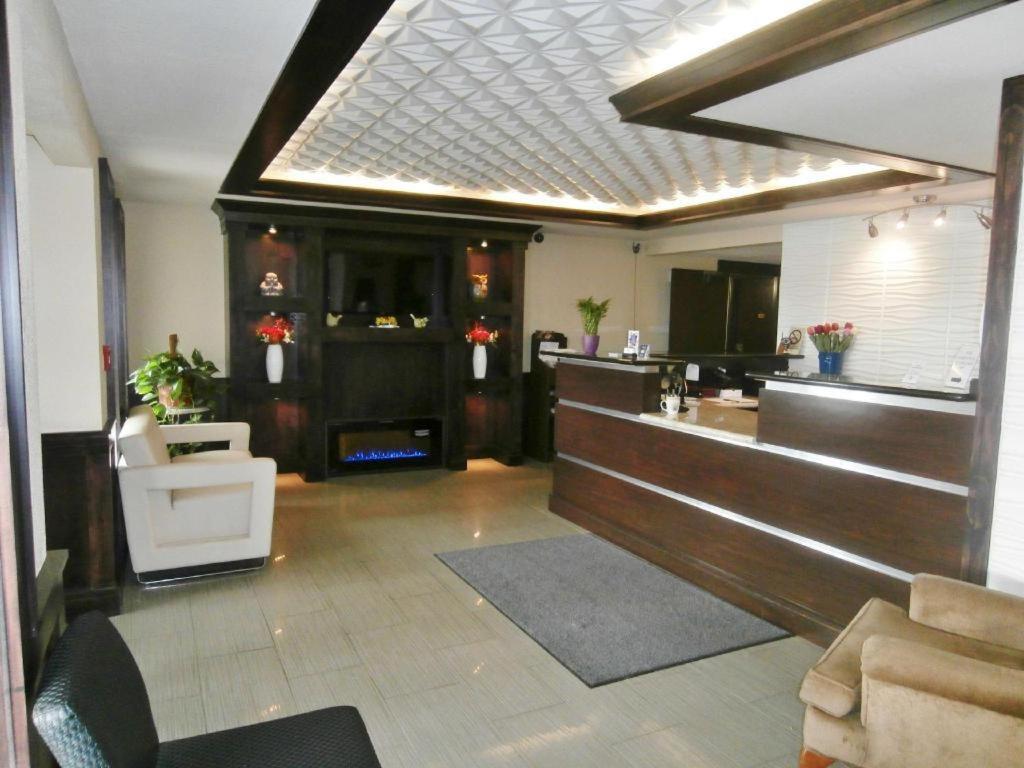 Americas Best Value Inn & Suites Тиф Ривър Фолс Екстериор снимка