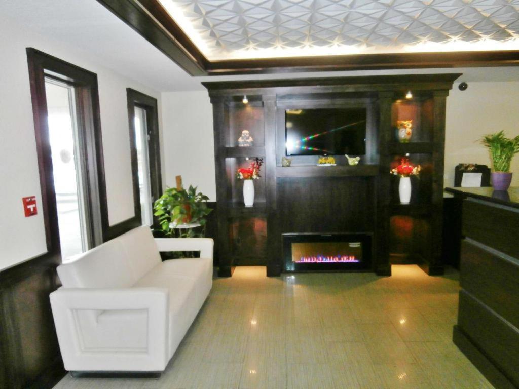 Americas Best Value Inn & Suites Тиф Ривър Фолс Екстериор снимка