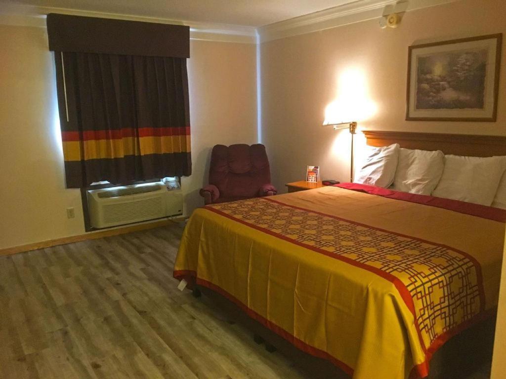 Americas Best Value Inn & Suites Тиф Ривър Фолс Екстериор снимка