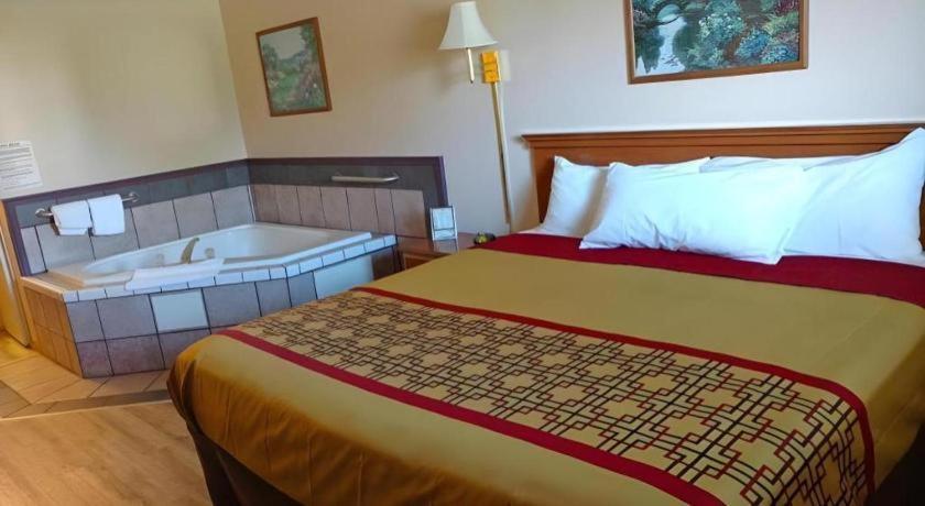 Americas Best Value Inn & Suites Тиф Ривър Фолс Екстериор снимка