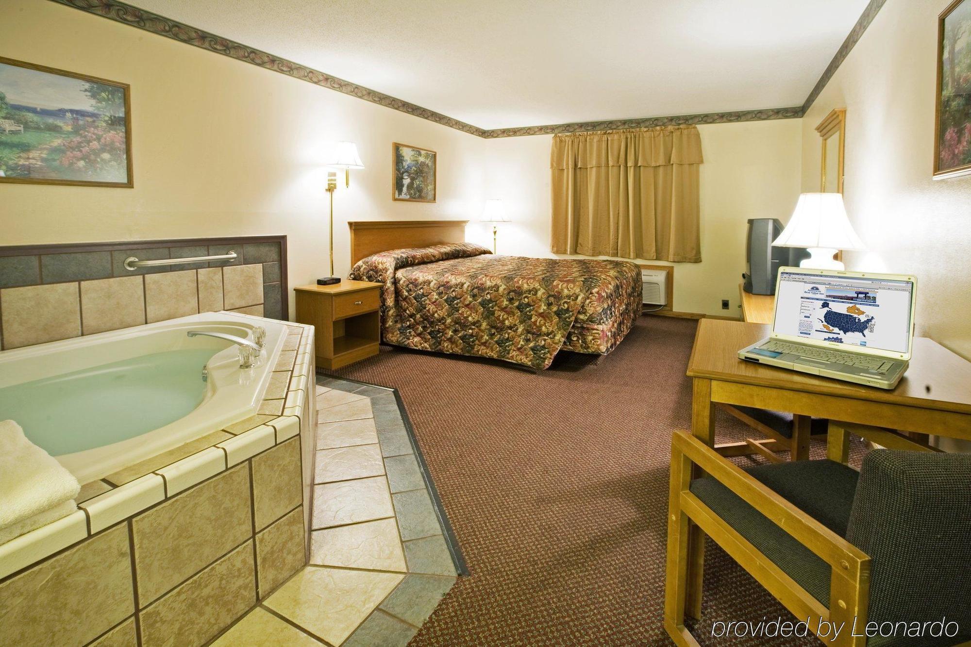 Americas Best Value Inn & Suites Тиф Ривър Фолс Стая снимка