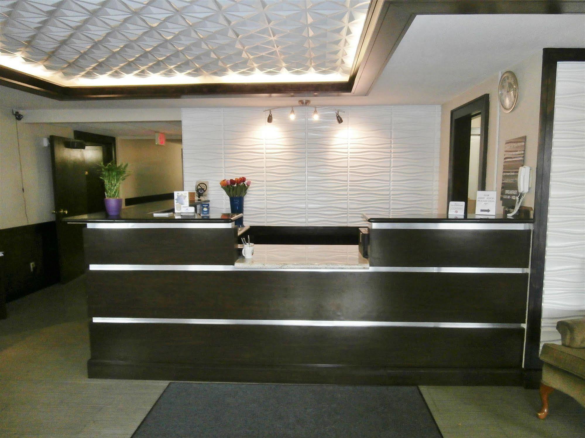 Americas Best Value Inn & Suites Тиф Ривър Фолс Екстериор снимка